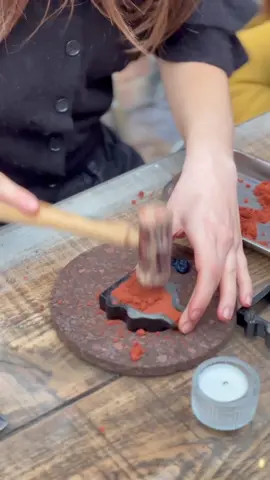 Make your own initial necklace from scratch 🔥💍 Create it in wax, cast it in sand, pour the molten metal yourself. Yes, you do it all!  #jewelleryworkshop #sandcasting #makeyourownjewellery