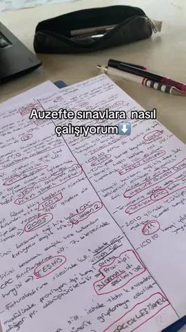 Bütlere kalınca paylaşmak istedim. Ben bu şekilde verim alıyorum ama her ders için yeterli olmuyor. Derslere katılıp zamanlı şekilde çalışmak daha verimli olur🥲  Öncelikle çıkmış soruları yazarak hem öğreniyorum , hem de soru tarzını nerelerden sorduğunu görebiliyorum. Daha sonra konuları okuyorum gerekirse tekrar videolarını izliyorum. Biraz tersten çalışıyorum ama soru tarzına göre çalışmış olmak benim açımdan verimli oluyor. Çıkmış soruları pdf olarak çıkarttırıp çözmek zamandan tasarruf olabilir fakat o zaman benim için yeterli olmuyor. Siz nasıl çalışıyorsunuz, en verim aldığınız çalışma şekli nasıl? Yorumlaraaaaa🏃🏻‍♀️  #auzef #auzeftıbbisekreterlik #auzefçalışmayöntemi #auzefsınavları 