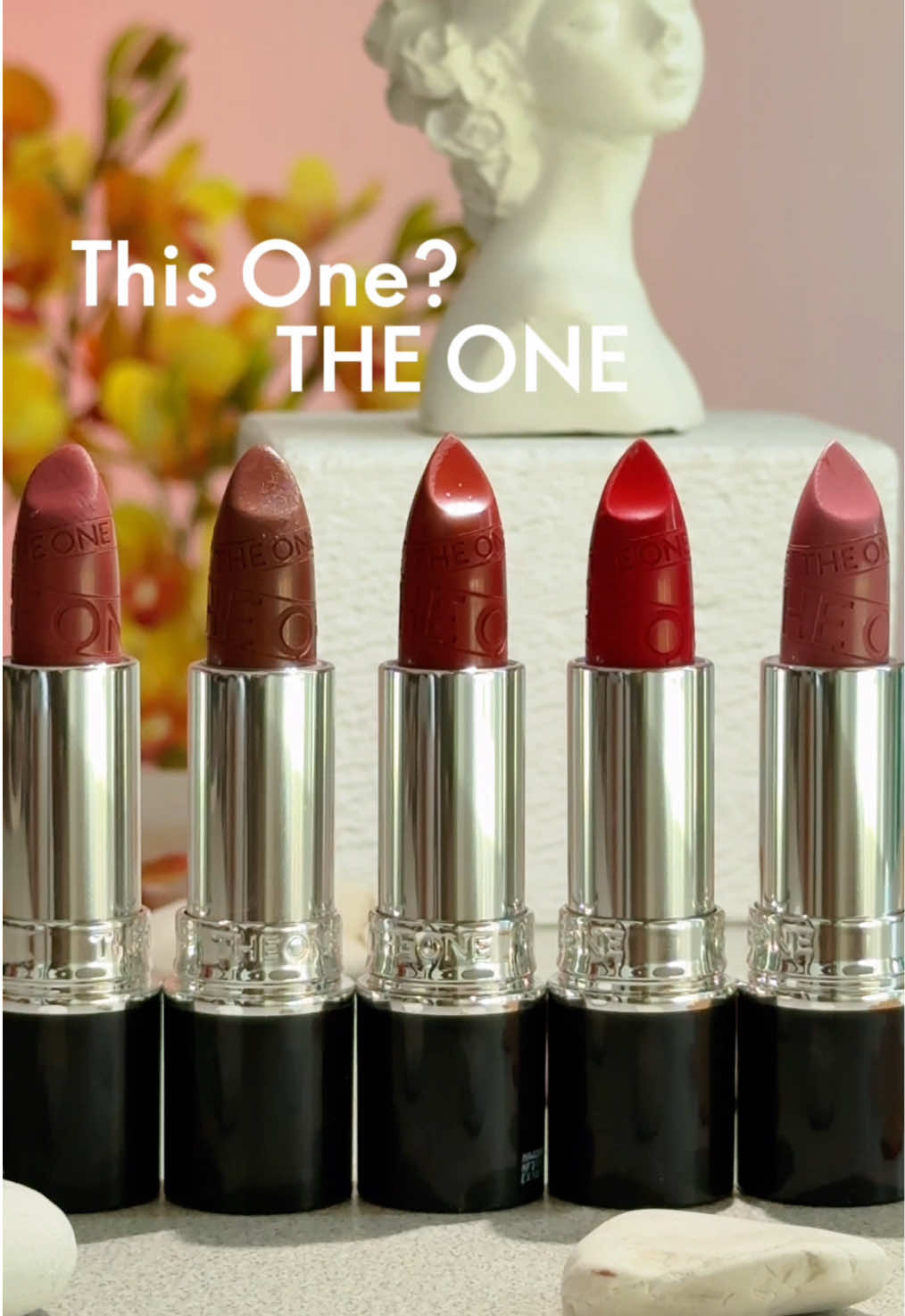 Matte? Yes! Lembap? Double yes! . THE ONE Smart Sync Lipstick beri hasil semi-matte yang intes, tapi tetap nyaman dipakai seharian!💋💄 . Bye bibir kering, hello full colour! #Oriflame #OriflameID #OrfilameHalal #bestpriceoftheyear 