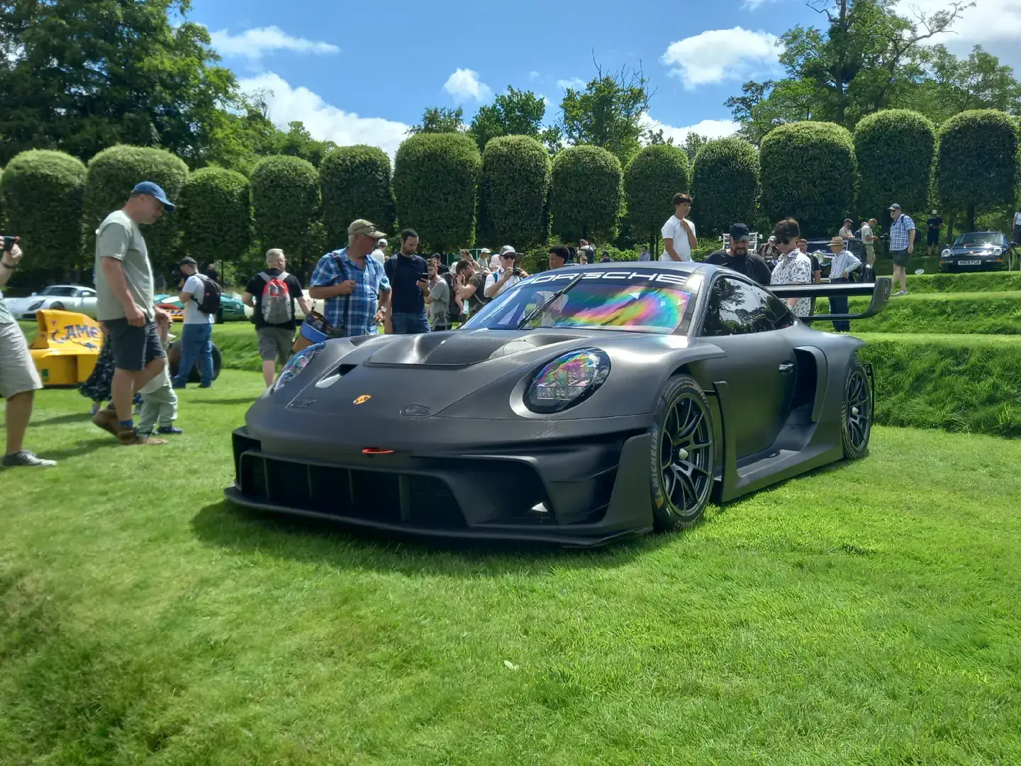 #Porsche #porsche911 #becauseracecar #limitededition #porsche911gt3 #porsche911gt3rrennsport #porsche911gt3r #heveninghamconcours #fyp #photography #automotivephotography #racecar #performance #performancecar #carbonfiber 