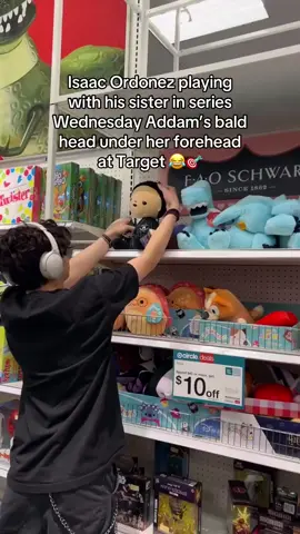 He did it on purpose! 😭😂👩‍🦲 Still a cutie though 🖤🎧 love him and Jenna! Go drop a comment about what do you think what he did was hilarious? Go ahead, can’t wait to see your lovely and funny reactions! 💭🗯️💬🤔😌☺️#isaacordonez #jennaortega #wednesdayaddams #bald #baldhead #plush #doll #funny #viral #fyp #lmao #lol @Isaac Ordonez 
