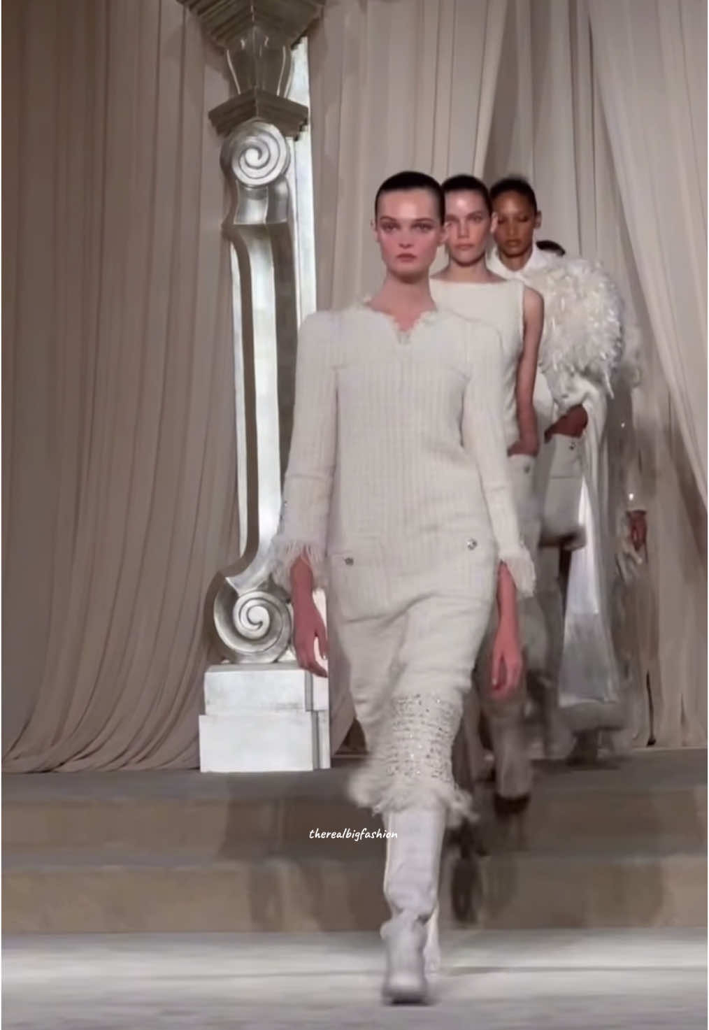 NEW!!! Lulu Tenney opened Chanel FW25 Couture 🤍 #lulutenney #chanel #hautecouture #therealbigfashion @ChanelOfficial 