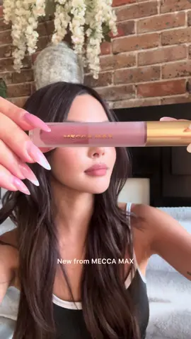 AD #paidpartner Soft matte finish ✔️ Long-lasting colour ✔️ Major pigment ✔️ I swatched the new @MECCA MAX Pout Paint Matte Liquid Lipsticks & couldn’t resist finishing my look with Fancy 💋Shop now at MECCA #MECCAMAX 