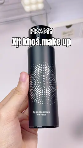Bà nào sợ make up đi chơi mà nền bị dính ra khẩu trang thì thử xịt khoá nền Pramy này nha  #goccuamiuu #GocLamDep #reviewlamdep #xitkhoamakeup #xitkhoanen #xitkhoamakeuppramy #pramy #unboxing 