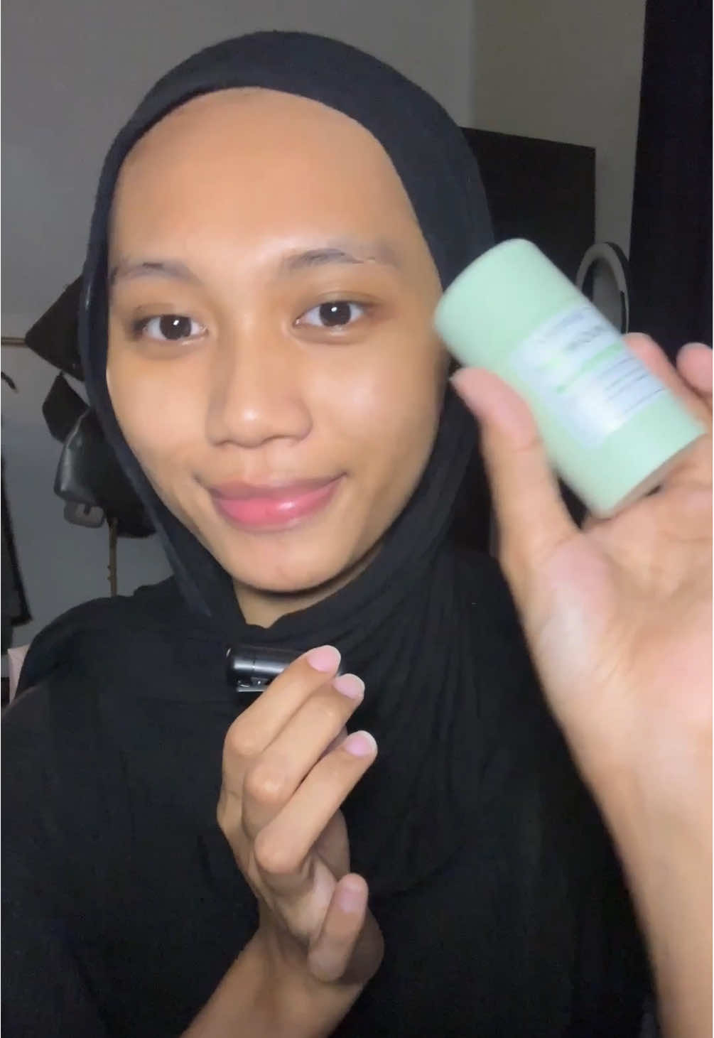 whenever im feeling a bit extra for my night skincare routine, i will definitely go with this @Skintific.my Mugwort Acne Clay Stick 💚 #skintificmy #mugwortclaystick #skintficclaystick #acne #jerawat #treatacne #mengawaljerawat #mugwort #greenstick 