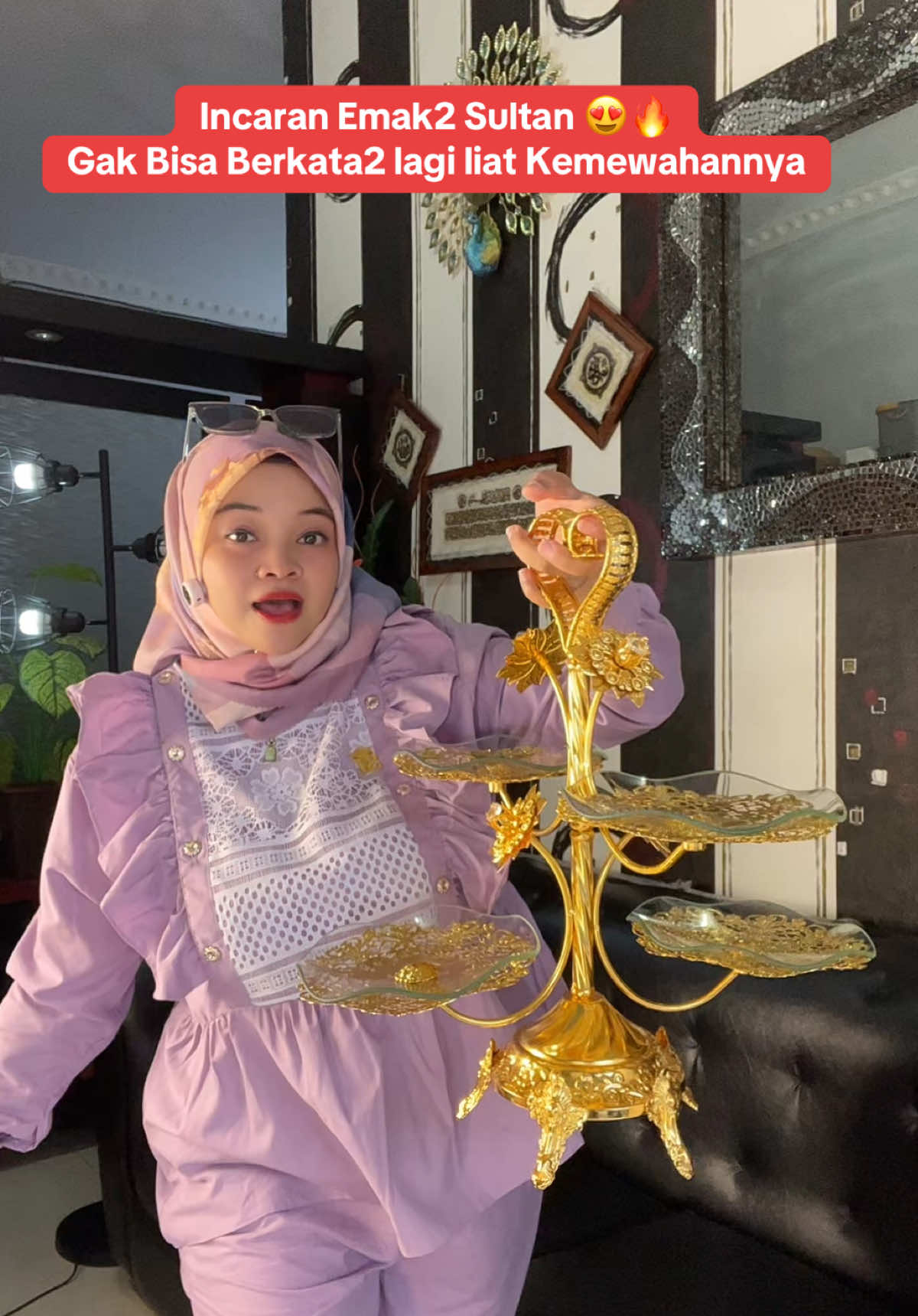 Nampan Aesthetic Semewah ini dikira harganya jutaan, pada kaget liat harga disini.. gak heran jadi incaran emak2 sultan.. 😍 bahkan sekedar pajangan aja udah bikin tamu2 terpesona.. gercep pili 3 atau 4 lantai, jgn sampai gak kebagian..!! 😆😍 #nampanmewah #nampanaesthetic #ornamentalfruit #ornamentalfruitplate #nampansultan #nampanserbaguna #tempatkuetingkat #tempatsnack #wadahaesthetic #cuantanpabatas #promoguncang77 