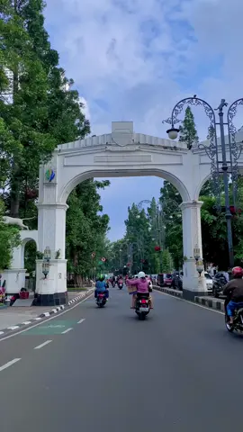 Vibes sore hari motoran di dago sejuk pisan 🍃 #bandung  #bandungaesthetic  #bandungvibes#bandungviral#infobandungkota  #bandunginfo#bandunghits  #dago#dagobandung  #fyp#4u#xbyzca#foryou 