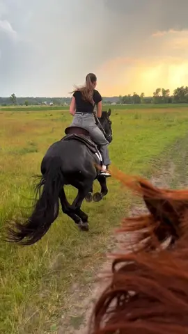 🏇🏻🖤