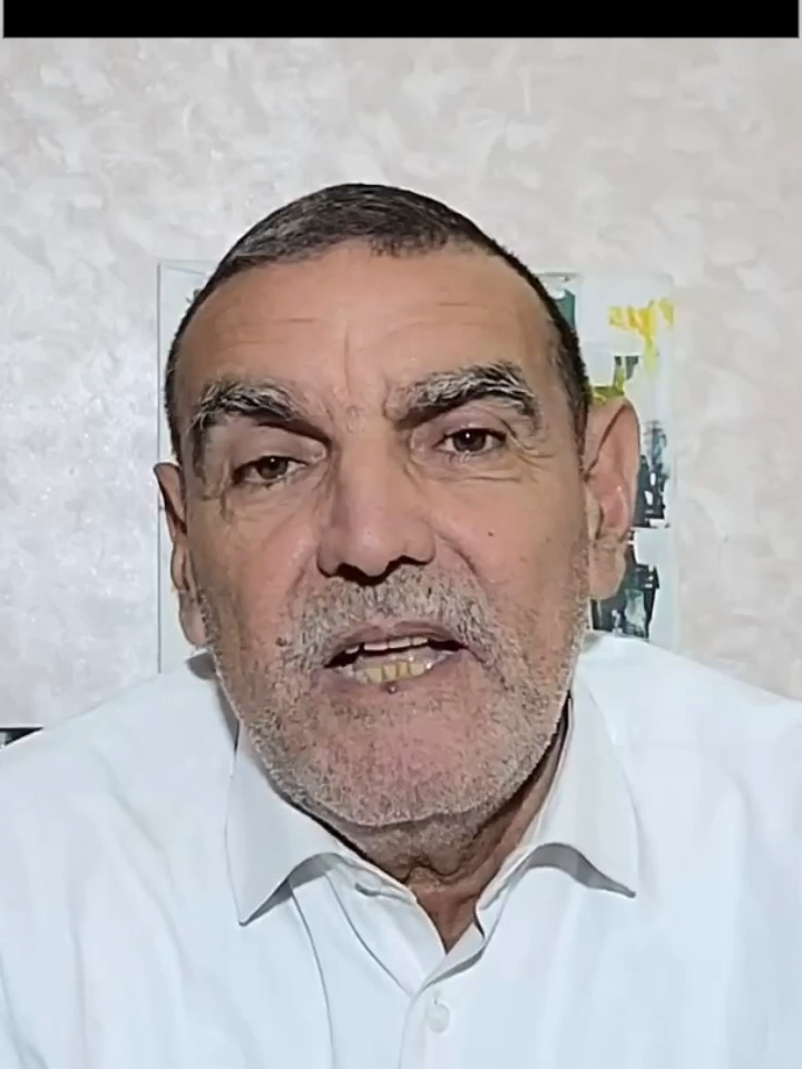 اكتشاف قوة الخلطات الطبيعية وتأثيرها على الصحة الجنسية يبرز في هذا الفيديو المميز حول فوائد حب الهيل والقرنفل وجوزة الطيب. هذه المكونات الثلاثة تشكل أساس خلطتنا الفريدة، ولكن السر يكمن في إضافة بذور القرعيات! 🌱💪 بذور القرعيات غنية بالزينك والسيلينيوم وأحماض الأوميغا 3، مما يجعلها مثالية لتعزيز الصحة والرفاهية. تعلموا كيف يمكن لتحسينات بسيطة في نظامكم الغذائي أن تُحدث فارقاً كبيراً في حياتكم. هذه الوصفة ليست فقط لذيذة، بل أيضاً مليئة بالقيم الغذائية التي تدعم صحتكم. احصلوا على نصائح قيمة وآخر المعلومات حول التغذية المثلى من قناة الدكتور محمد فائد، حيث يلتقي العلم بالحب! ✨🌿 #صحة #تغذية #بذور_القرعيات #حب_الهيل #قرنفل #جوزة_الطيب #صحة_جنسية #طبيعة #وصفات #علاج_طبيعي #Dr_Mohamed_Faid