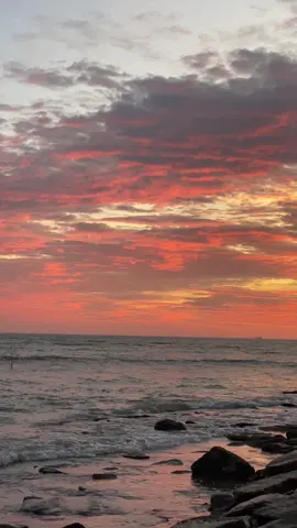 ingat jangan terlalu berharap pada seseorang.🫵🏼😎#foryou #sunsetlover #sunset #fypシ 