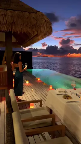 Imagine you’re having a romantic dinner in this stunning overwater villa in Maldives 🥹 TAG someone who should surprise you with this! . . #maldives #maldivesislands #maldiveslovers #maldivesbeach #maldivesinsider #maldivesparadise #maldivesmania #maldivesresort #luxurytravel #luxurylifestyle #ayadamaldives #romanticdinner