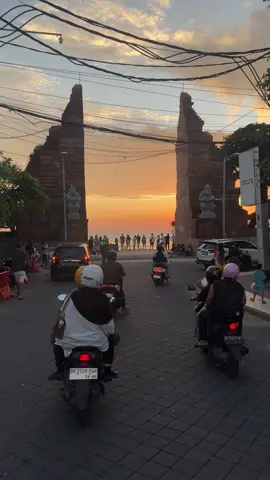Udah keliling kemana pun kalian dibali, pantai kuta tetap nggk bisa dilupain #bali #sunset 