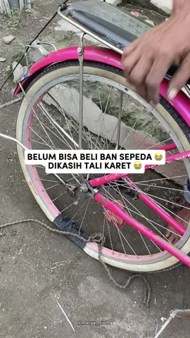 Ketemu pak Anan, info dari followers. Setiap hari cari rosok sepedanya bergantian dengan anaknya yang masih sekolah 😭😭 Silahkan yang mau membantu Pak anan terutama untuk beli ban sepeda 🙏🏻
