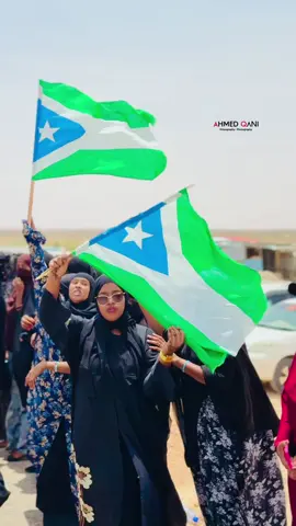 Laascanood Waxay ushidantahay Reer Makhrir🇧🇸🐎. #maakhir🇧🇸 #ssckhaatumostate💙🐎🤍 #hartinimo💏🇺🇿🐎🙏 #somaliticktok #ahmd_qani 