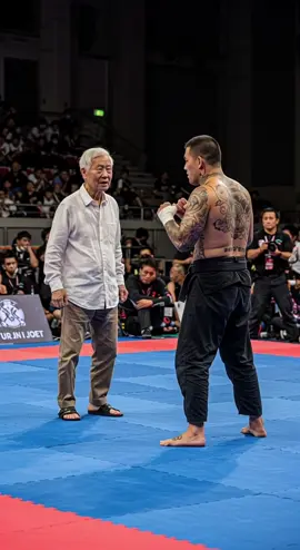 Wow he has so strong legs #kungfu #amazing #taichi #master #crazy #cool #funny #fyp 