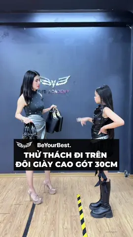 Thử thách đi trên đôi giày cao gót 30 cm cho Gia Hân - 2013 #bybacademy #daotaonguoimau #thanhhuyennguyen #imentertainment 