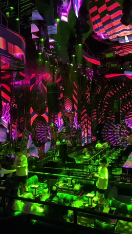 Phần 5: nơi giải trí về đêm đẳng cấp nhất Sài Gòn... 西贡最优雅的夜生活场所... 사이공에서 가장 세련된 나이트라이프 장소... #empirehuutam #胡志明市酒吧 #호치민술집 #nightlight #bartphcm #나이트라이프 