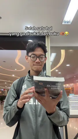 Suka banget sama buku, tapi... #gramedia #buku #fyp #karawang #viral #bansos #infokarawang #tiktok #resindaparkmallkarawang #novel #motivasi #like #retail #justforfun 