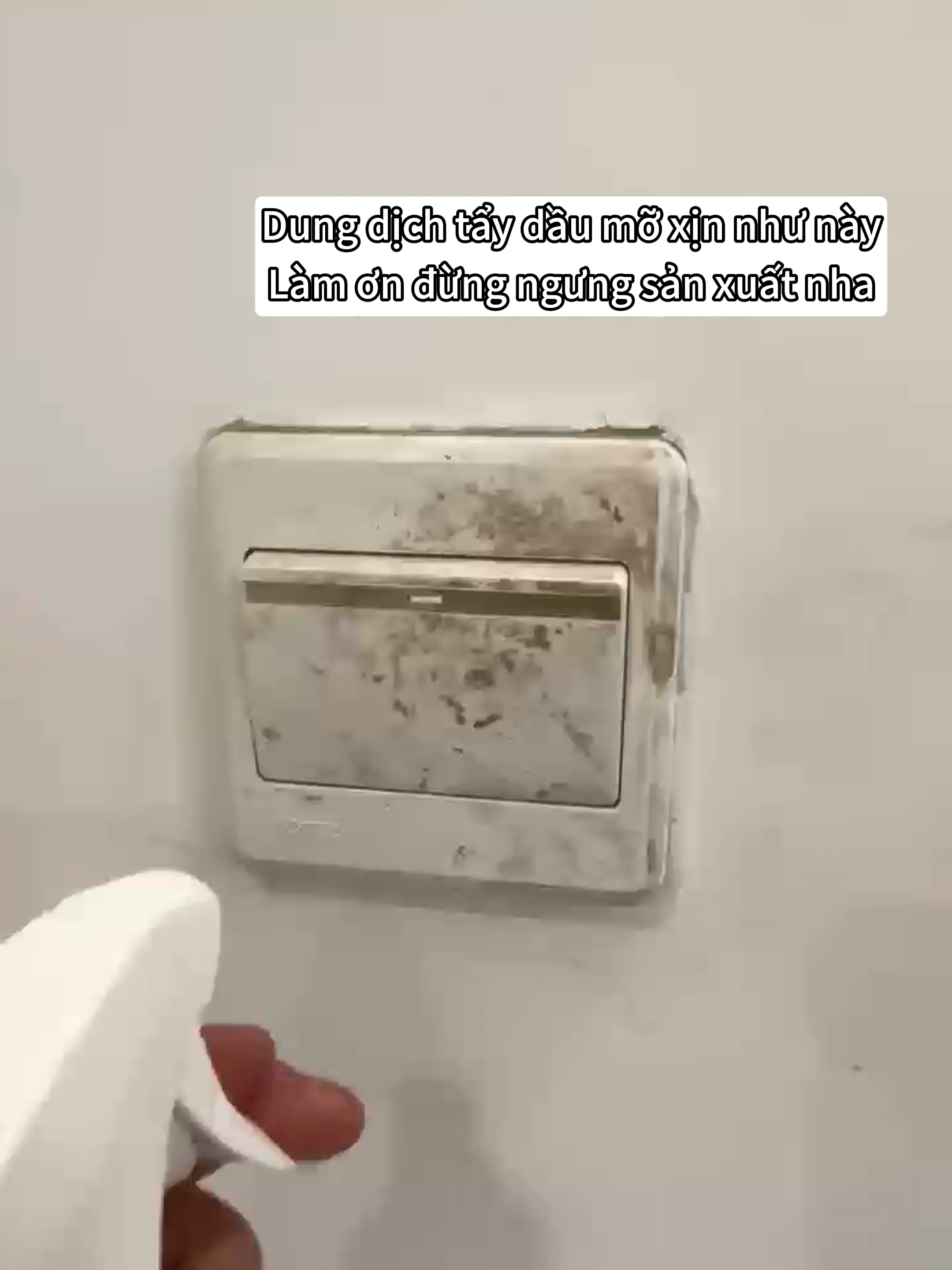Bếp sạch không chỉ là gọn gàng mà còn là cảm giác dễ chịu, thoải mái mỗi khi vào bếp. Không có bếp cũ chỉ có người chưa biết đến chai xịt tẩy đa năng này #xittaydanang #nuoctaydaumonhabep #chattaydaumo #bepsach #baovesuckhoegiadinh #phunuthongthai #tiktokmademebuyit #giadungthongminh #tietkiemtienmoingay #noitrothongminh #viral #xuhuongtiktok #reviewthat #tienichgiadinh #foryou #meohaygiadinh