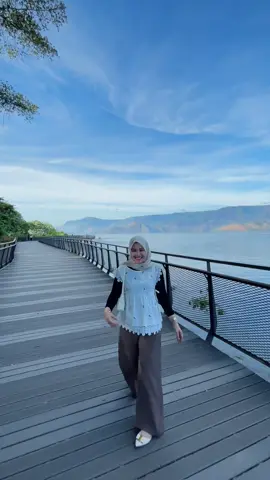 #samosir #pesonaindonesia #waterfrontpangururan #danautoba 