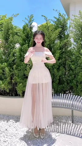 💞💞💞 #lorisfashiondesign #loris #đầmdựtiệc #đầm_váy_nữ 