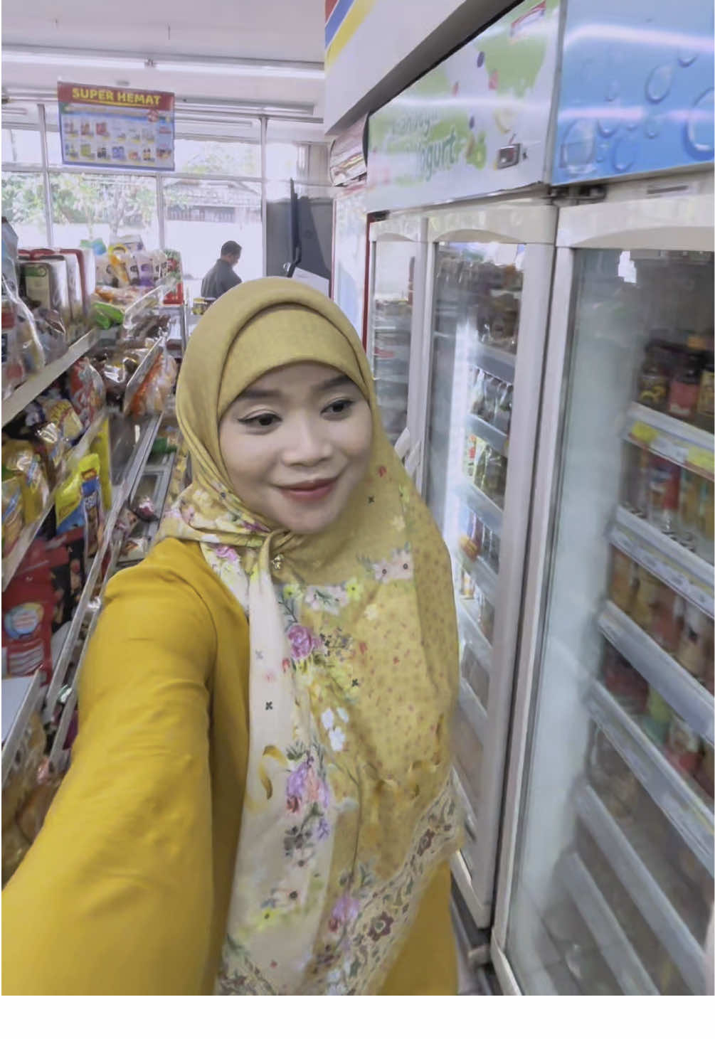 Lagi iseng jalan ke Indomaret, aku salfok sama Susu Cair Kotak. Jadi bandingin Susu Cair Anak 1 Tahun Keatas…  #SusuCairAnak #ReviewSusuAnak #SusuCair #SusuUHTAnak