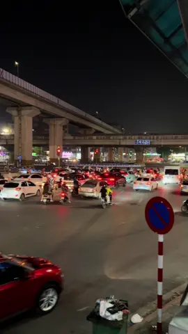 Không biết a Đình Dũng a trải qua mối tình như thế nào mà a viết bài hát này nó đau lòng quá vậy...? @Hà Nội Về Đêm ❤️ #langthanghanoi #hanoivedem❤️ #nhachaymoingay #xuhuong2025 #communityfest2025 #CommunityFEST2025VN 