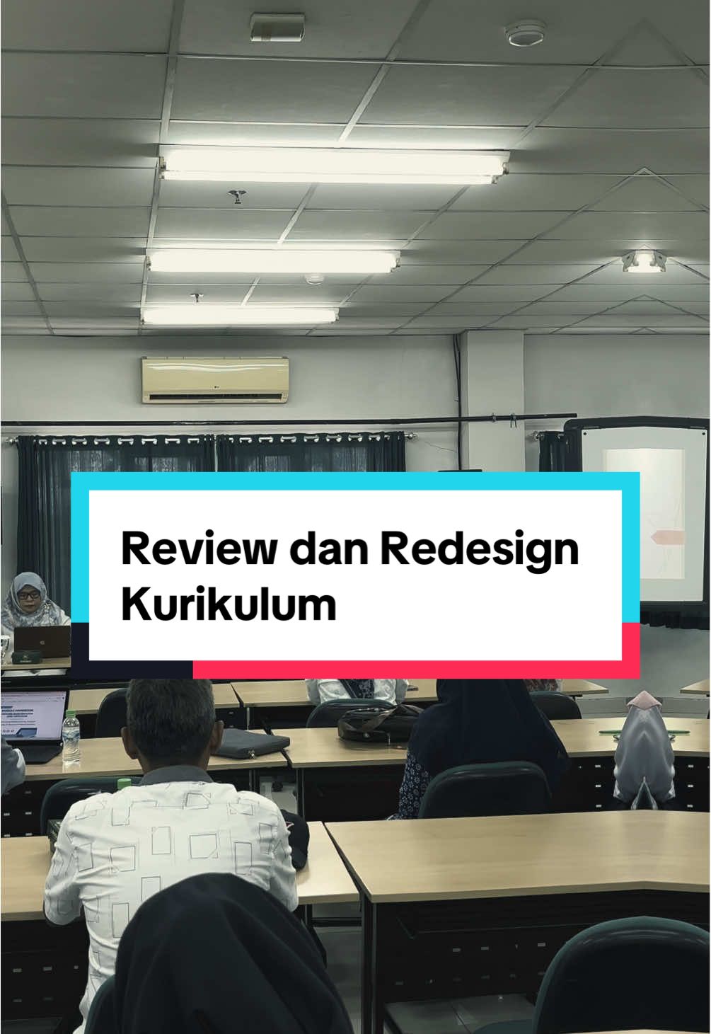 ✅ salah satu kegiatan di perguruan tinggi adalah update kurikulum secara berkala #uinsa #fisipuinsa #fisip #dosen #mahasiswa #kemenag 
