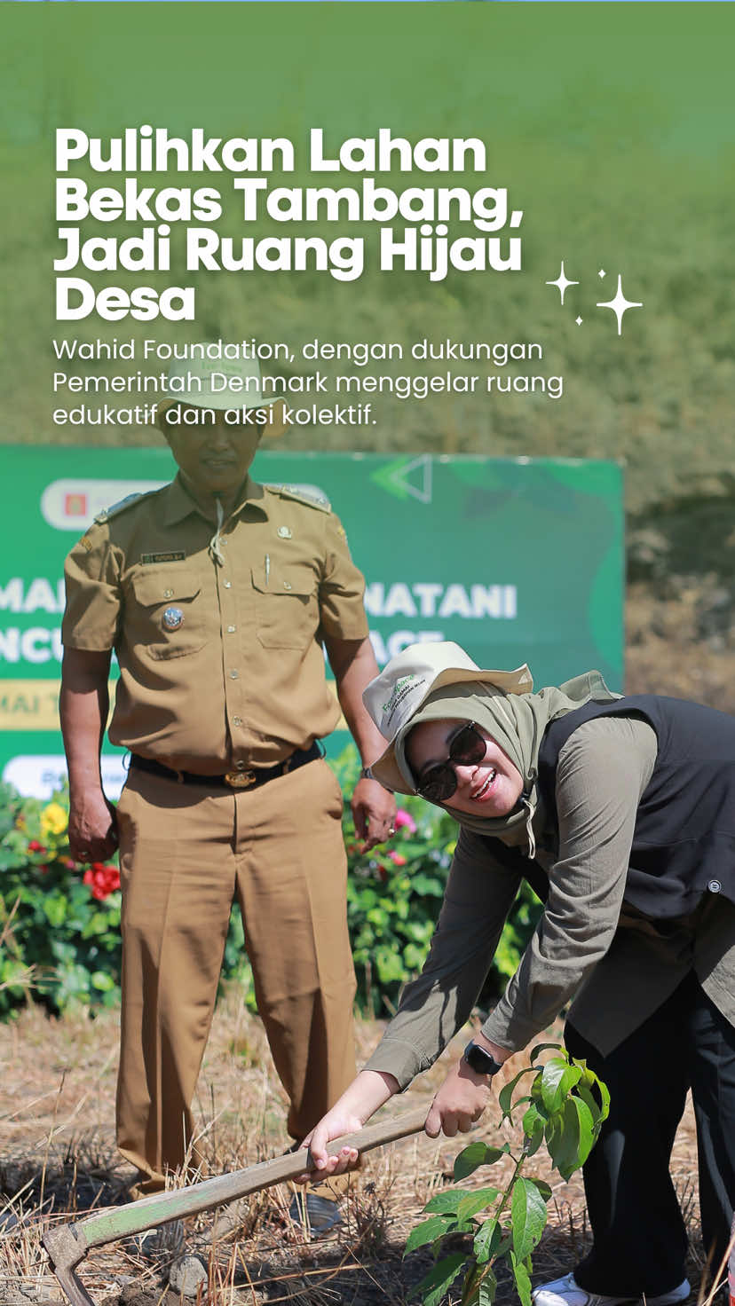 Upaya memperkuat ketahanan masyarakat desa terhadap dampak perubahan iklim terus digalakkan. Wahid Foundation, dengan dukungan Pemerintah Denmark menggelar ruang edukatif dan aksi kolektif bertajuk Penanaman Lahan Wanatani dan Peluncuran Eco Space Desa Damai Tangguh Perubahan Iklim, Selasa (8/7), di Desa Bangsring, Kabupaten Banyuwangi. Yang menarik, kegiatan penanaman ini dilakukan di lahan bekas tambang pasir, sebagai bentuk nyata rehabilitasi ekologis sekaligus penguatan kapasitas masyarakat dalam menghadapi krisis iklim. Peluncuran ini menjadi bagian dari Proyek WE CARE (Women Empowering Communities Against Rising Environmental Threats) yang menyasar enam desa di dua kabupaten, yakni Banyuwangi dan Sumenep.  Selengkapnya kunjungi www.wahidfoundation.org