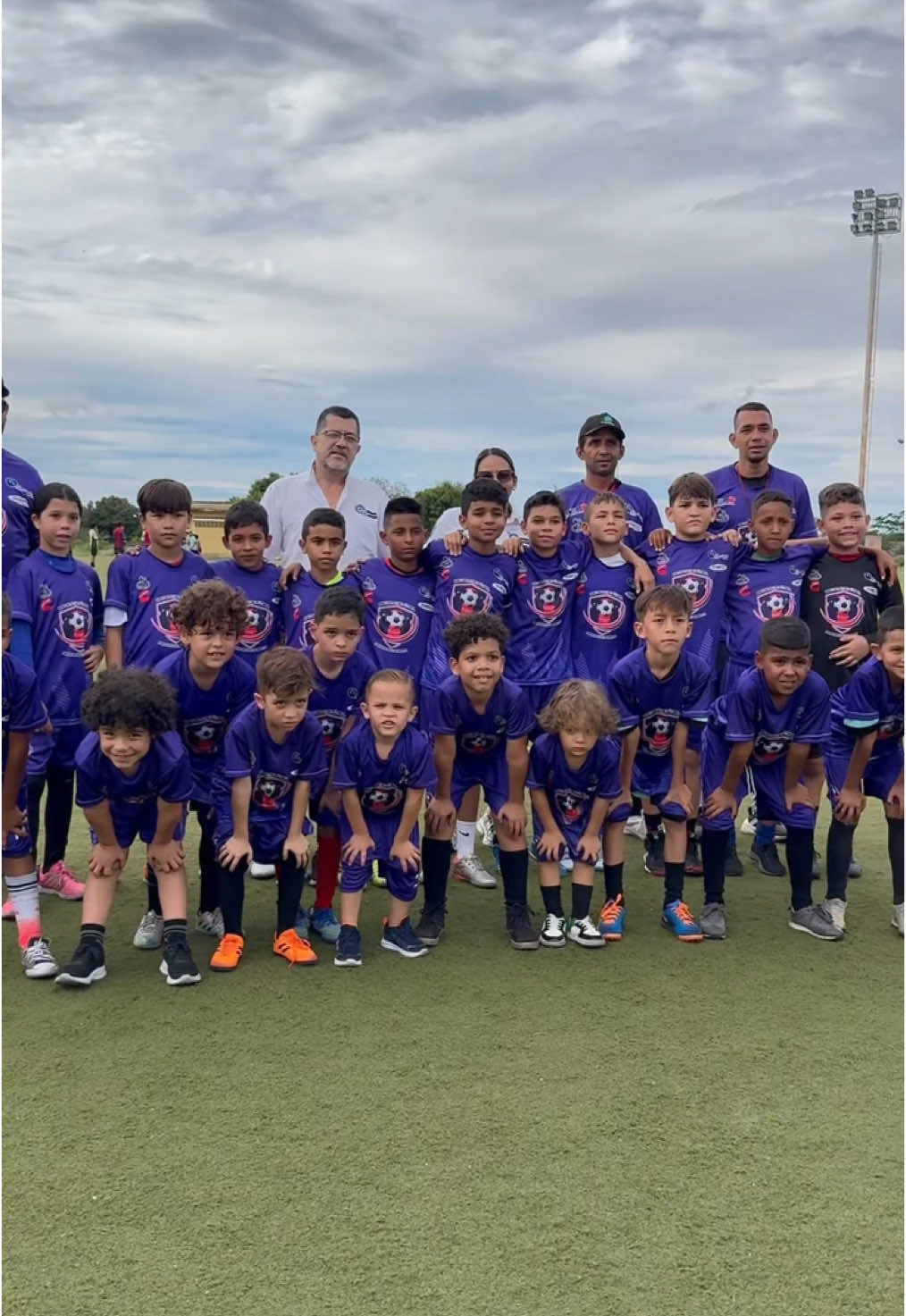 Nos fuimos a entregarle su uniforme a la escuela de fútbol 🤩✨