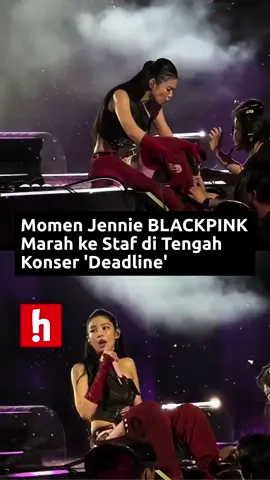 BLACKPINK memulai tur dunia mereka yang berjudul *DEADLINE* di Korea Selatan, dan menampilkan lagu baru berjudul *JUMP* di hadapan ribuan penggemar dan selebriti. Sebuah video beredar yang diduga memperlihatkan Jennie memarahi staf saat membawakan lagu *Forever Young*. Video ini menimbulkan pro dan kontra.  Sebagian netizen menganggap Jennie bersikap tidak sopan, namun penggemar (Blink) menjelaskan bahwa Jennie mengalami masalah pada sepatu dan hanya meminta bantuan untuk mengikat tali sepatunya dengan lebih kuat. #hebohdotcom #blackpink #deadline #jennie #jenniekim #jennierubyjane 