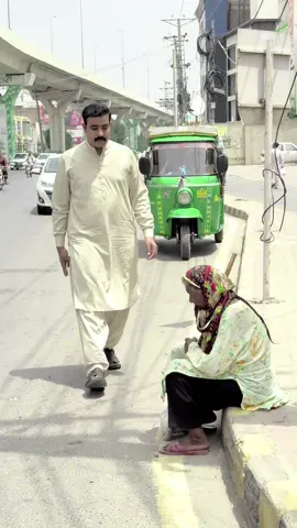 The nature of helping needy people is most offensive motivation then other sensitive speeches and that is speechless 😶 @Mazhar Fareed Gondal SHO #Mazhar #SHO #foryoupage #hassan #hussain #umar #police #fyp #muharam #policeman #trendingvideo #foryoupage❤️❤️