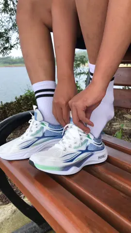 Sepatu olahraga keren dan kekinian dana pelajar#sepatu #produklokal #sepatuolahraga #sepaturunning 