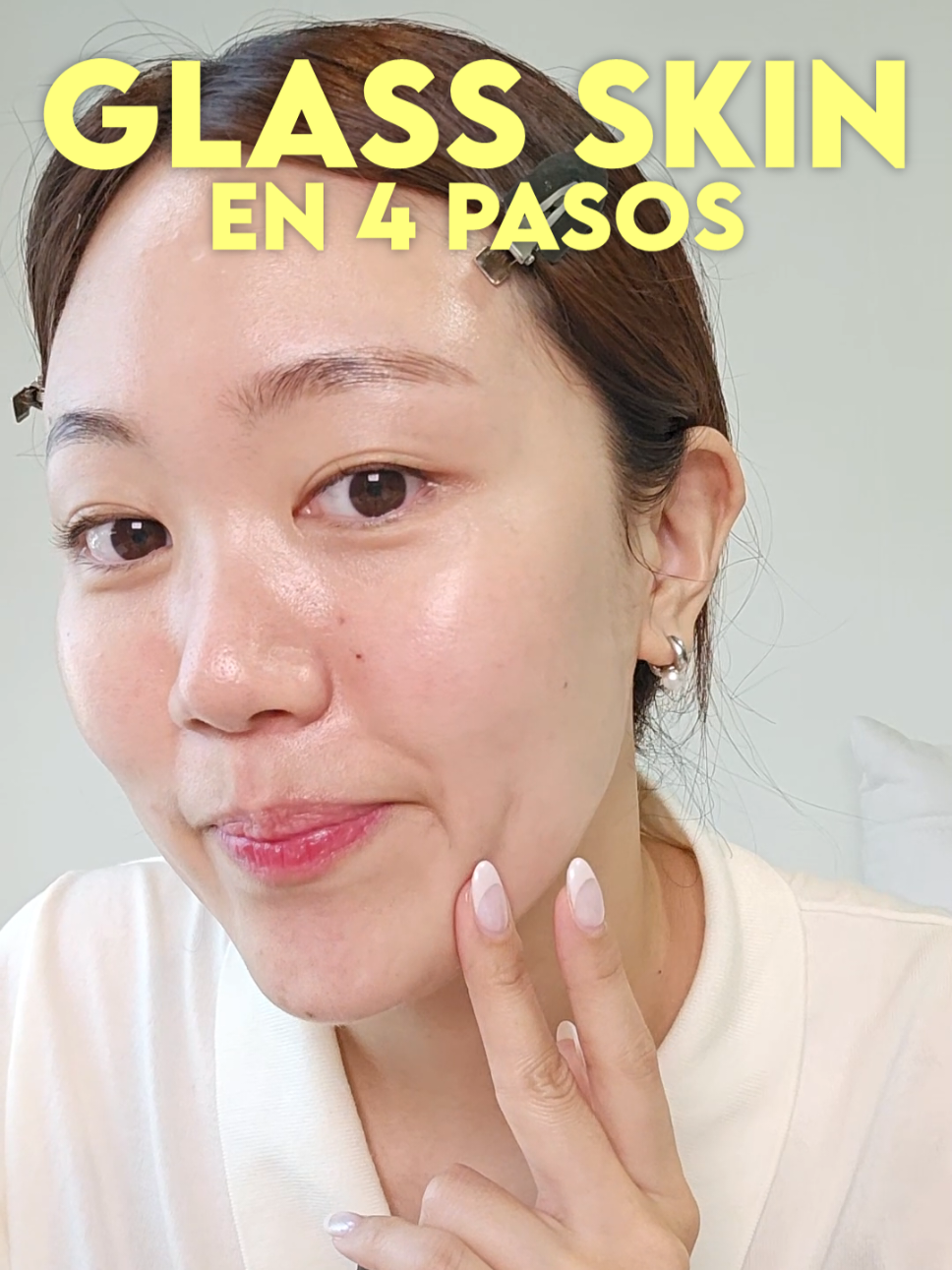 Les comparto una rutina de skincare para lograr el glass skin con solo 4 productos — todos con un ingrediente en común: soja fermentada 🫘 ¿Sabías que al fermentarla, sus nutrientes penetran mejor y son más suaves con la piel? Productos mencionados: 🫘 Bean essence 🫘 Bean hydrogel mask pack 🫘 Bean cream 🫘 Bean sunscreen Todos de la marca @mixsoon :)  *Hay algunas personas que tienen alergias a los ingredientes fermentados. Asi que si es su primera vez probando alguno de estos productos, no se olviden de hacer un test de parche en el cuello o en el brazo antes de aplicar en la cara* #mixsoon #skincare #koreanskincare #beanessence #glassskin #morningroutine #kbeauty 