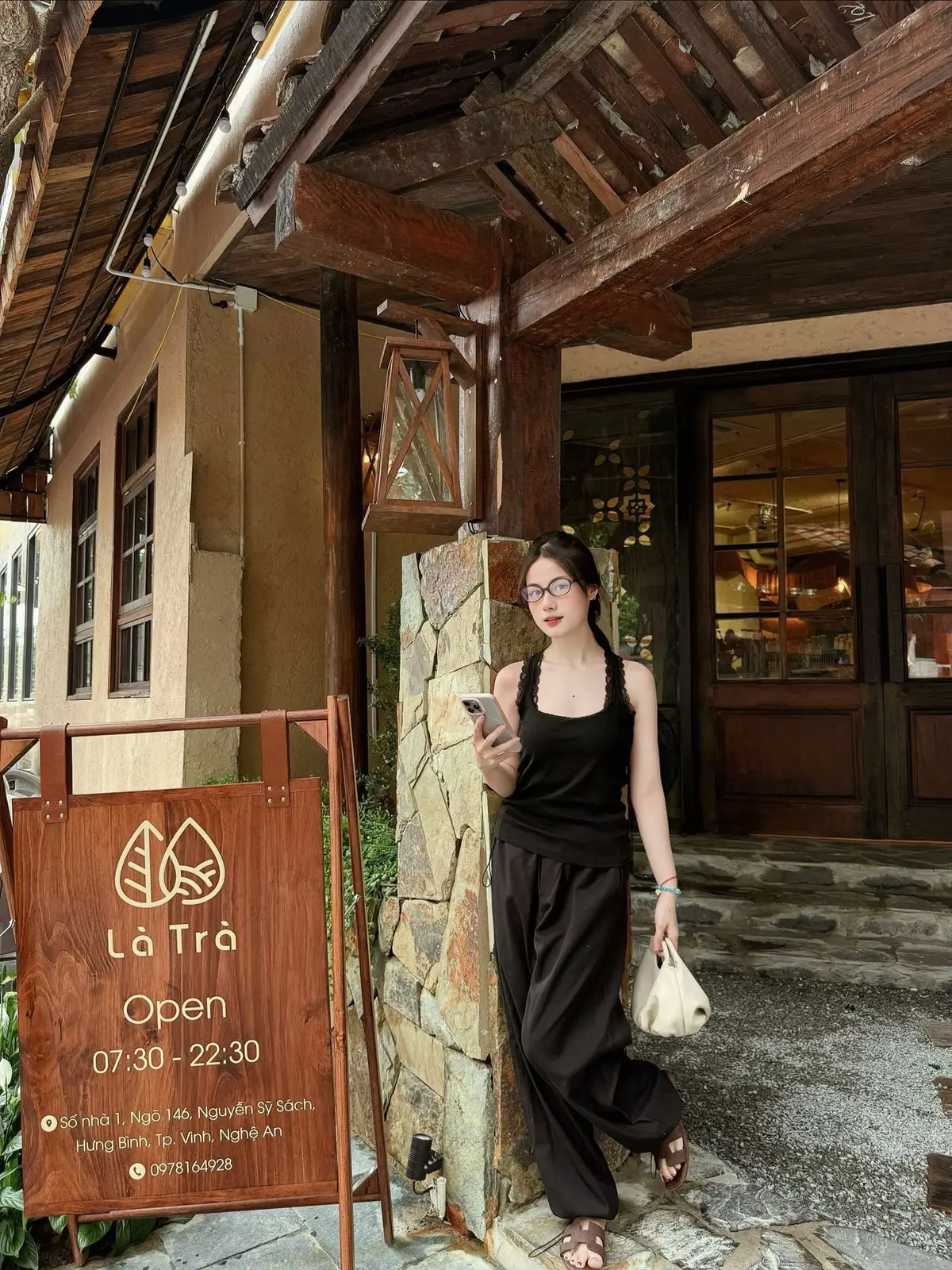 Thành phố lớn.Giấc mơ lớn.Chúng mình lại thật nhỏ bé.Muốn có chỗ đứng như cây cổ thụ chúng ta phải vươn mình trở nên to lớn...#xunghuong #viral #fyp #trending 