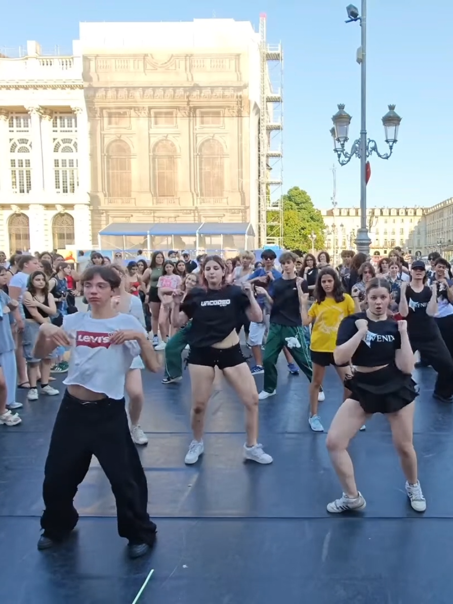 Hearts2Hearts_The Chasr || Kpop Random Dance in Turin, Italy 🇮🇹 #hearts2hearts #yuha #jiwoo #juun #carmen #ian #stella #ana #yeon #hearts2heartststyle #h2h #fyp 