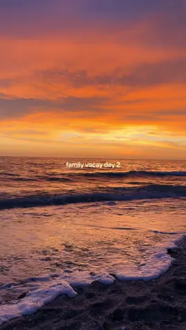 Today’s sunset beat yesterdays for sure #lifestyleblogger #aestheticvlogs #morningvlog #morninginmylife #morningaesthetic #aestheticvlog #pinterestaesthetic #diml #dayinmylife #minivlog #fyp #Fitness #fitnesstok #workoutset #GymTok #florida #beach #sunset 