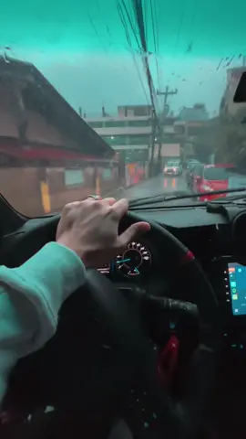 When in Baguio and the roads get tight (lalo na umuulan), laging magbigayan and know the size of your car. every corner counts! #fyp #foryou #carsoftiktok #foryoupage #baguio #rain 
