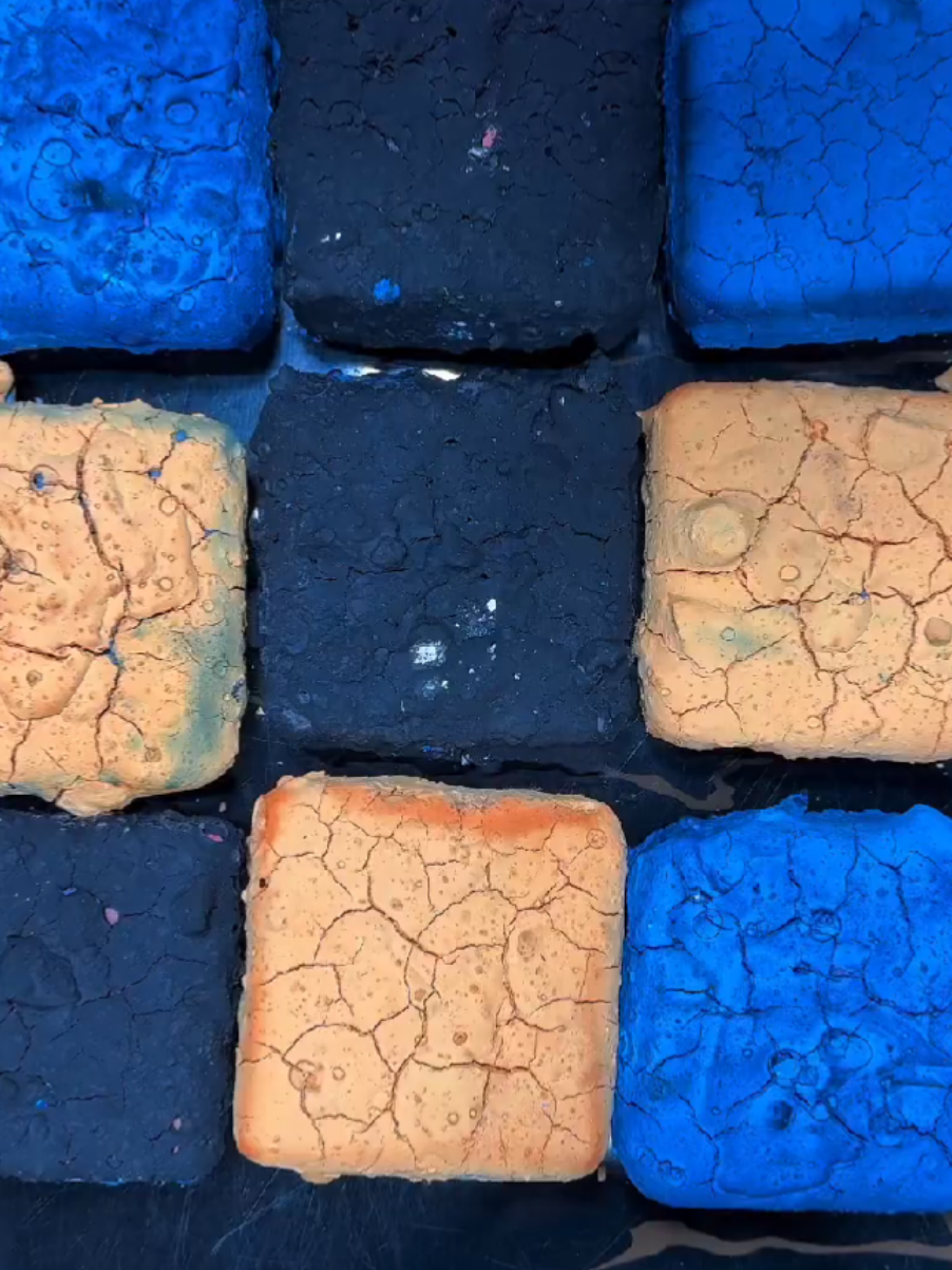 Cr: Colour Chalk #asmr #foryou #chalkcrush #chalkcrushing #oddlysatisfying 