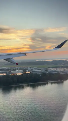That landing feeling Onboard of the #A350 #SQ #singaporeairlines #aviation 