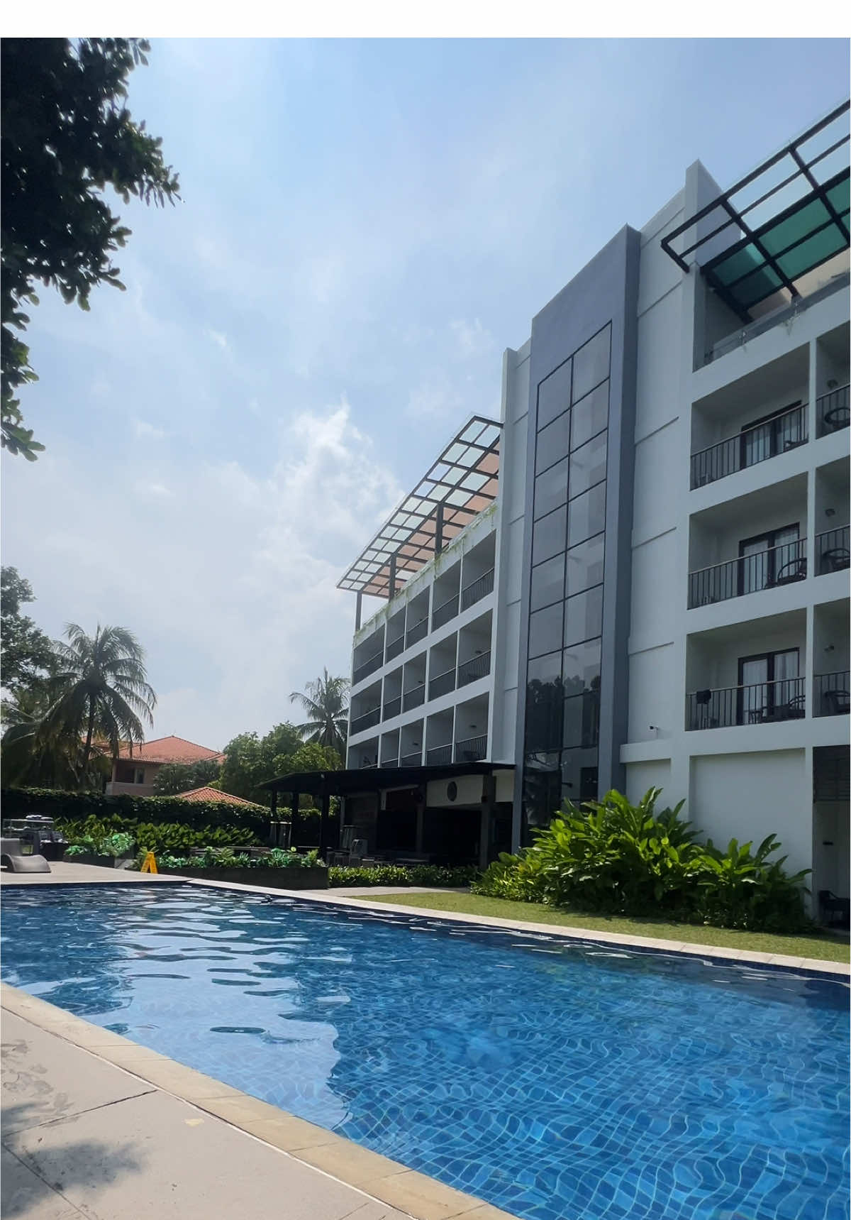 @ASTON Anyer Beach Hotel @AGODA.COM #jelajahhepi4 #jh4#anyer #periodeonsale #jelajahhepitiktokgoschoolholidayfest #xyzabc #tiktokgo #capcut #fyppppppppppppppppppppppp #kodepromo :TODOYUK #jelajahhepi #goodvibes # tempat yang bagus untuk keluarga pantai depan hotel cocok untuk anak2 bikin Happy . Rekomen banget hotel ini 