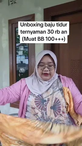 Akhirnya punya banyak stok bajau todur nikmat!!! Tidur pakai ini nyenyak banget karena adem dan longgar. Kalau badan kalian seukuran aku, yang jumbo udah cukup, tapi kalau mau longgar banget bisa pilih yang extra jumbo. Mind you di video aku pakainya double an kaos sama jaket dan celananya juga double. Wajib beli!