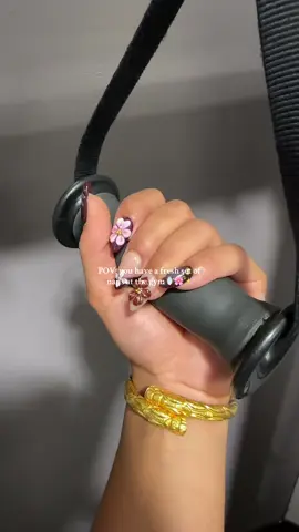 The girls who get it get!!! There press ons too… bet u didn’t even notice!!! #gym #gymgirl #nailsatgym #nailset #girls #reannashrestha #nailphoria @Nailphoria #freshset 