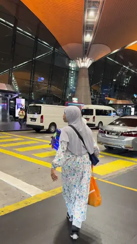 alhamdulilah dpt bawak mak p umrah kalini hasil jadi designer.. doakan moga yg nampak posting ni dpt juga menjadi tetamu allah aminn #fyp #fypシ゚viral🖤tiktok #fypppppppppppppp #fypppppppppppppp #aswaddesigner #fashiondesignerutara #aswaddesigner 
