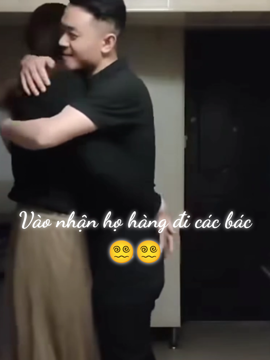 Tỷ với cả Hồng, tui cũng đến ạ ạ ạ 🤭🤭🫣🫣#xuhuong #xuhuongtiktok #showroomchienhuyen #me #viral #abcxyz #shorts #trungquoc 
