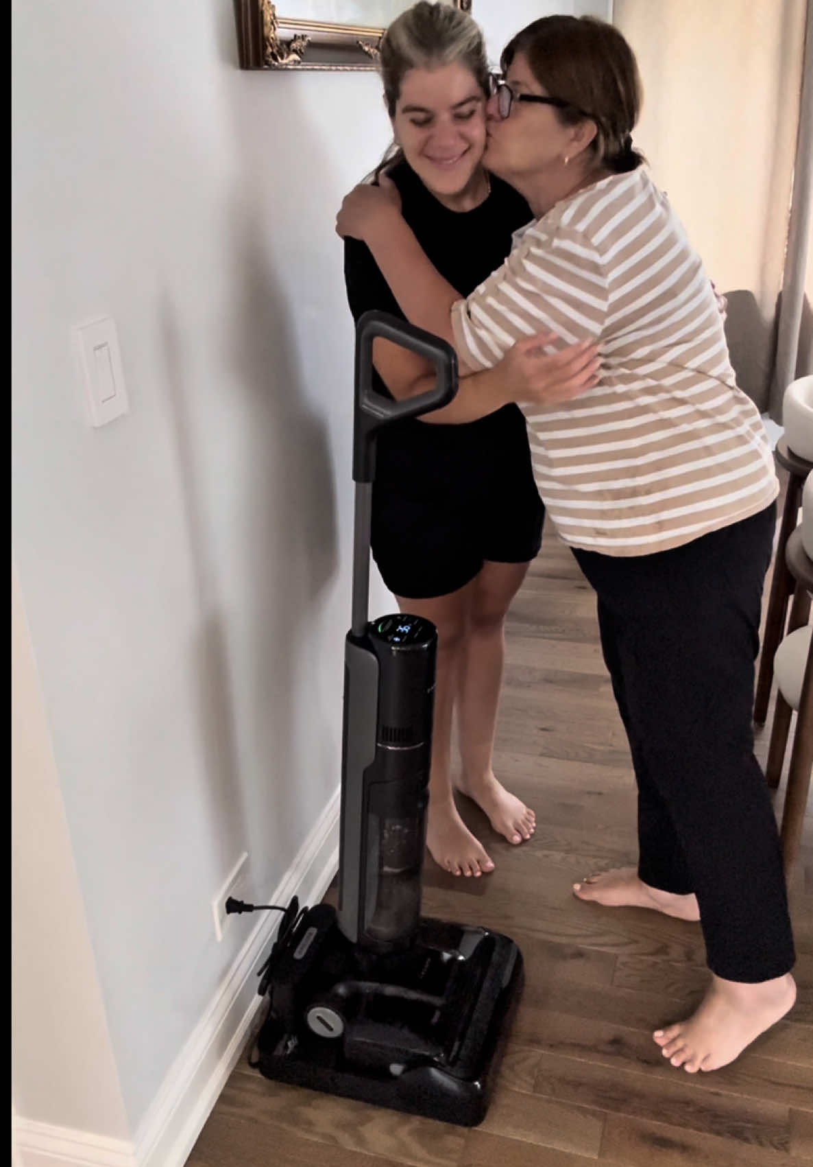 Me: I’m not my mom. Also me: Deep cleaning at 9 AM because the Dreame H12 Pro FlexReach made it kinda fun??? Check it on my bio and use my code H12PFRLARA to get extra discounts ! #dreame #dreameh12proflexreach #dreametech #wetdryvacuum #vacuummop @DreameUS 