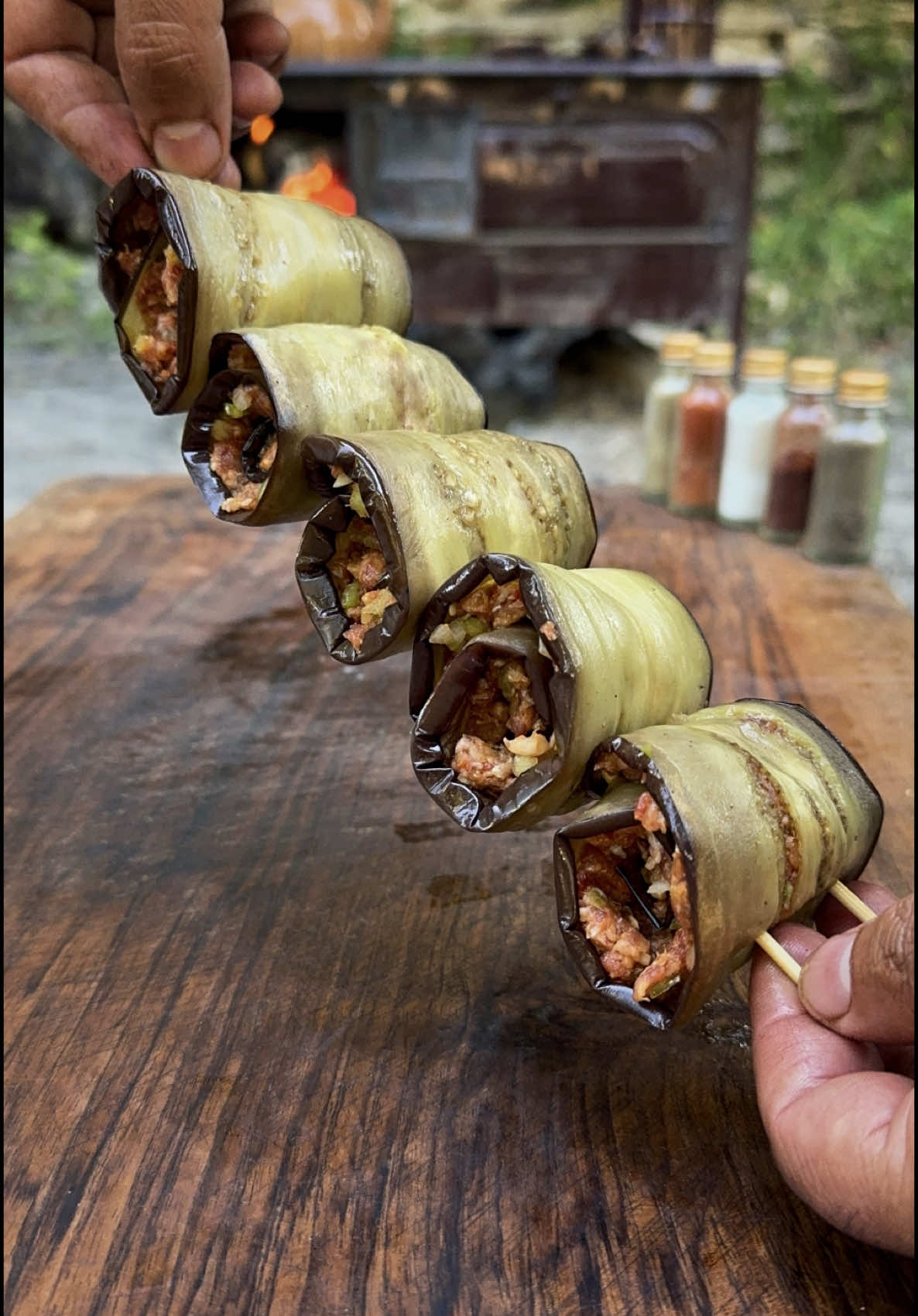 Patlıcanlı Beyti - Eggplant Beyti Video: @chefganicaglar 👨🏽‍🍳 Malzemeler: - Patlıcan - Kıyma - Donates - Soğan - Yeşil biber - Sarımsak - Süzme yoğurt - Salça - Zeytinyağı - Tereyağı - Kırmısı toz biber - Tuz - Pul biber Ingredients:  - Eggplant  - Minced Meat  - Donates  - Onion  - Green Pepper  - Garlic  - Strained Yogurt  - Tomato Paste  - Olive Oil  - Butter  - Red Pepper Powder  - Salt  - Red Pepper Flakes    #food #lamb #kebab #video #steak #FoodLover #chef #Outdoors #camp #yemek #chefganicaglar #adventure 