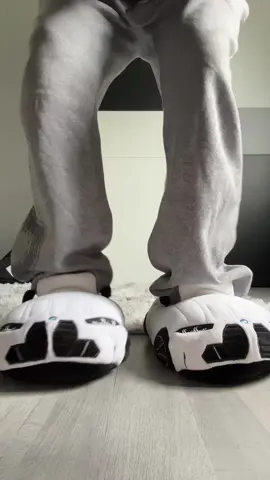 Link in bio 🫶🏼 #slippers #viral #bmw #bmwmotorsport #slippershoes #car #carlover 