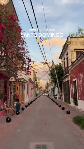 Santo Domingo is such a vibrant city ✨🌈 Make sure to visit the Colonial Zone on your trip! The vibes are just 🙌🏼 #santodomingo #dominicanrepublic #dominicana #tiktoktravel 