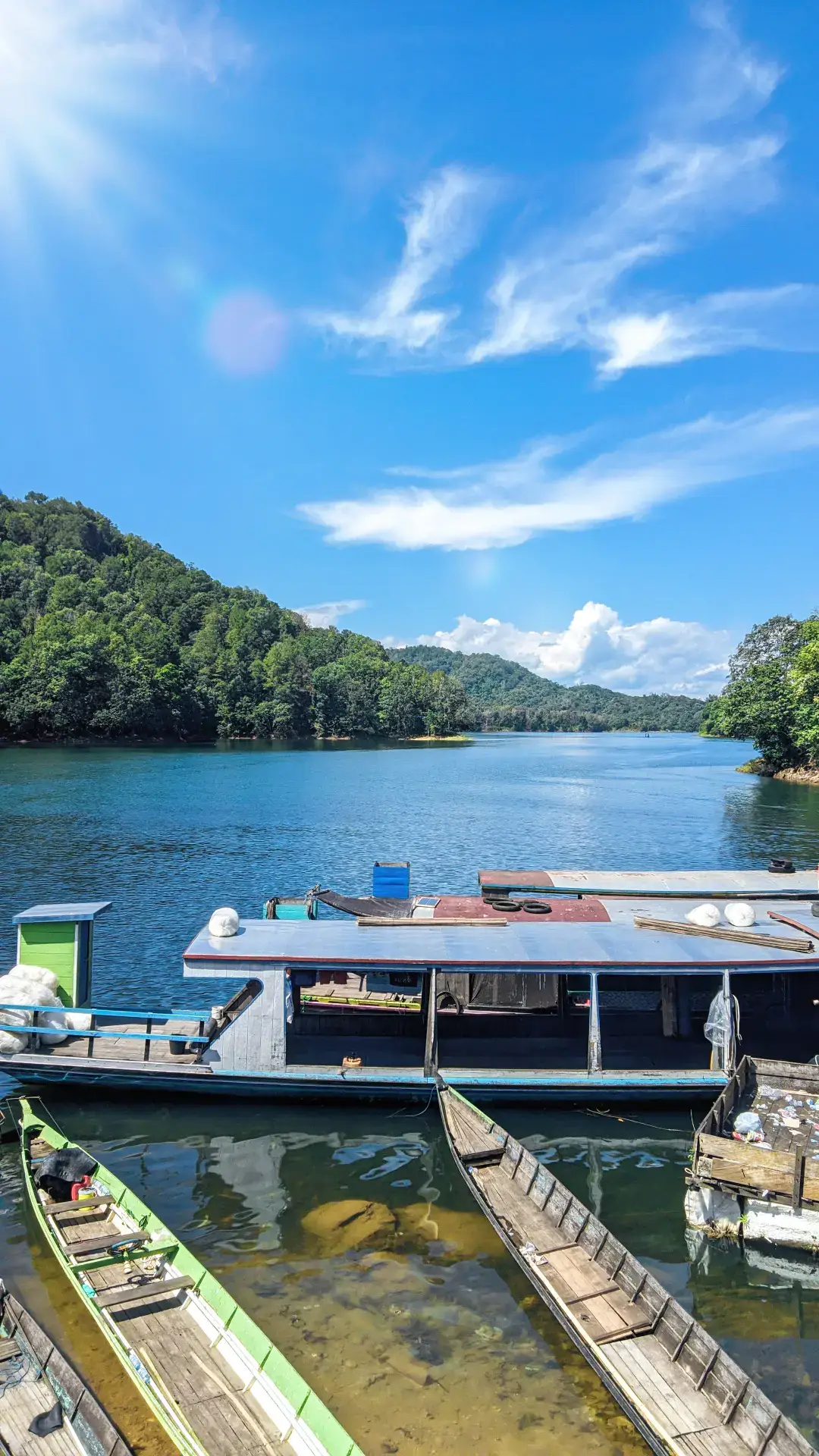 Riam Kanan sebagus ituu😍💯 next kemana lagi yaa? rekomen dong🤗👉 #riamkanan #lesehanramasintha #pelabuhantiwingan #wadukriamkanan #banjar #kalimantanselatan #2025 #pulaupinus #aranio #banjarbaru #wisatakalsel #wisataindonesia #wisatabanjar 